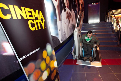 Facilități pentru persoanele cu nevoi speciale la Cinema City