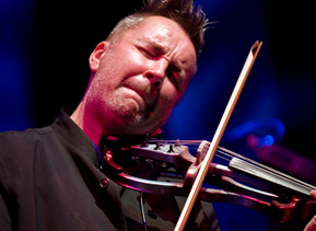 Nigel Kennedy va cânta la București pe vioara Laufont Guarneri “del Gesu”