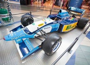 Maşini de Formula 1 în mall