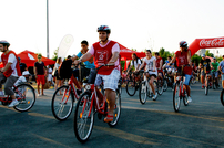 Sute de biciclişti au făcut un tur în jurul Parlamentului