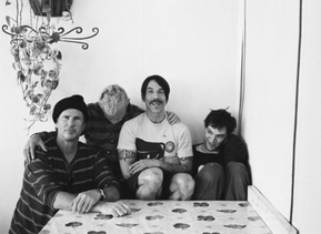 Red Hot Chili Peppers lansează un EP de cover-uri