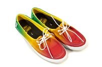 Vans lansează două perechi de mocasini colorați eco-friendly