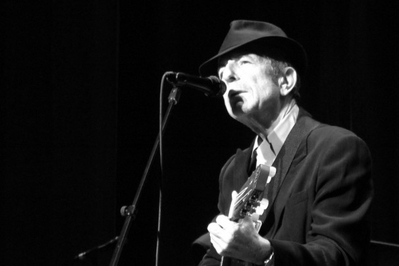 Leonard Cohen sau cum se poate educa o naţie