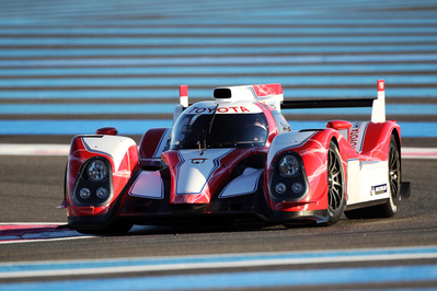 Toyota participă la Le Mans cu maşini hibride