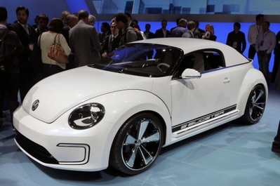 VW a prezentat modelele electrice Beetle şi Jetta Hybrid