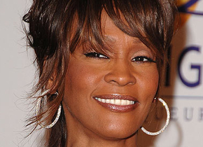 Whitney Houston a murit la doar 48 de ani