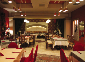 Restaurant cu specific românesc: Şarpele Roz