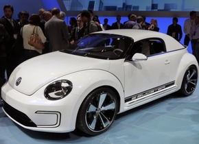 VW a prezentat modelele electrice Beetle şi Jetta Hybrid