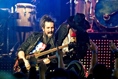 RON “BUMBLEFOOT” THAL:  “SUNT ATAT DE FERICIT SA MA INTORC IN ROMANIA”