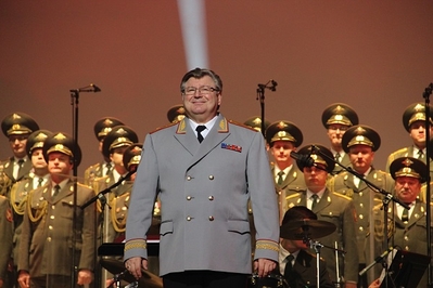 Corul Gărzii Roșii, Red Guard Choir, și maestrul Gheorghe Zamfir, ÎMPREUNĂ PE ACEEAȘI SCENĂ  ÎNTR-UN SPECTACOL FASCINANT