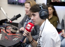 Aflat in turneul international de promovare, Monoir a mixat la petrecerea aniversara a radio NRJ Rusia