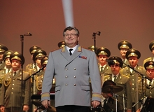 Corul Gărzii Roșii, Red Guard Choir, și maestrul Gheorghe Zamfir, ÎMPREUNĂ PE ACEEAȘI SCENĂ  ÎNTR-UN SPECTACOL FASCINANT