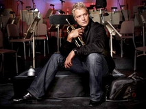 Doua saptamani pana la concertul lui Chris Botti. „Cadou-surpriza” pentru doua bilete cumparate