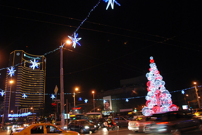 Luminile de sărbători au fost aprinse în Bucureşti