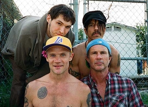 Red Hot Chili Peppers va cânta la petrecerea de Revelion a lui Abramovici