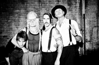 Biletele la concertul Red Hot Chili Peppers din Bucureşti costă între 130 şi 495 de lei