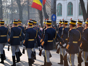 Mii de bucureşteni au asistat la parada militară de Ziua Naţională