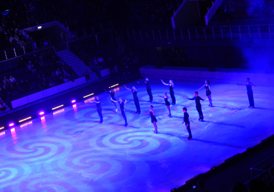 Comedie, emoție, acrobații și artă la Kings on Ice 2014